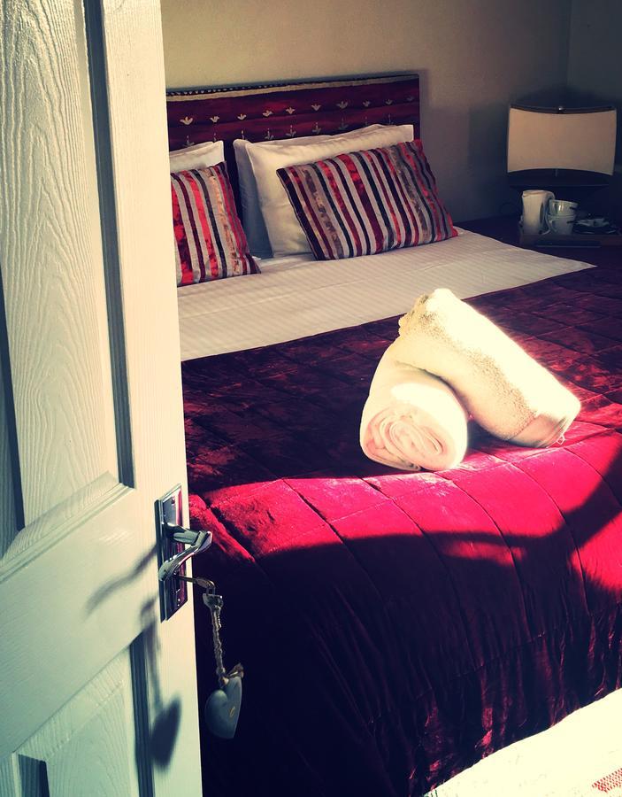 Coach And Horses Inn Пензанс Экстерьер фото