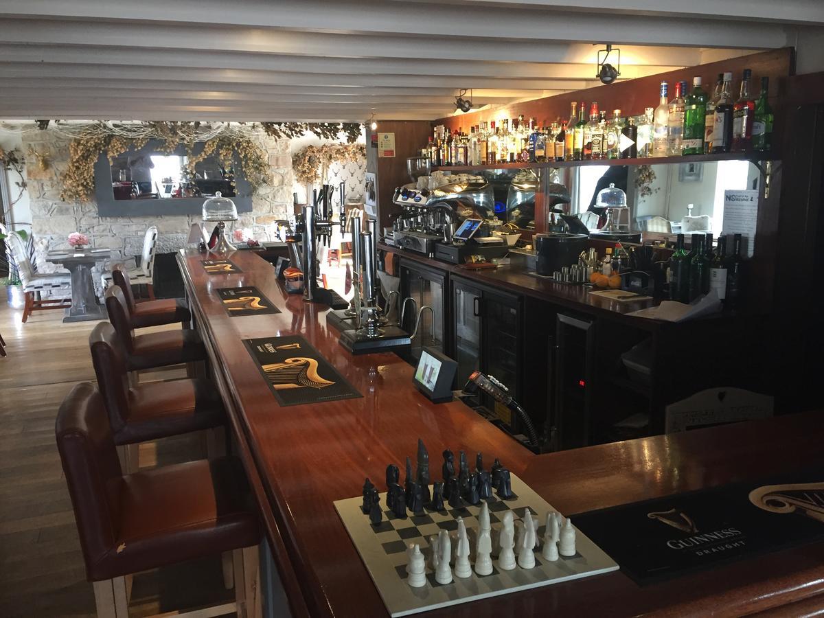 Coach And Horses Inn Пензанс Экстерьер фото